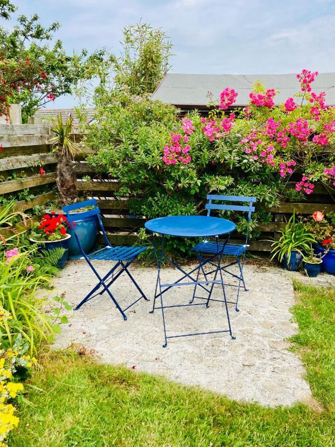 Welcoming Bungalow With Parking And Garden St Agnes  Exterior photo